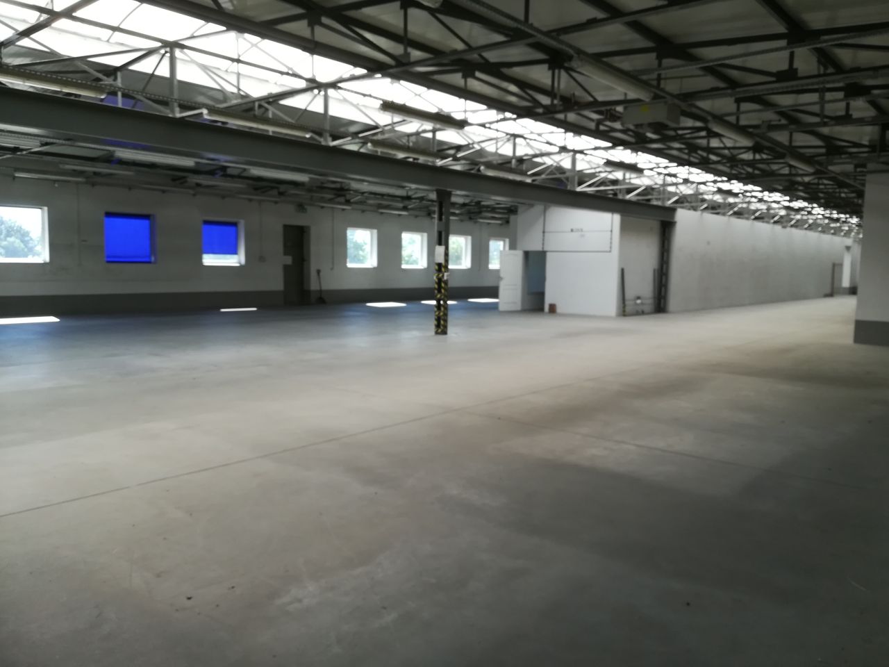 Hala/magazyn Słupia pod Bralinem. Zdjęcie 11