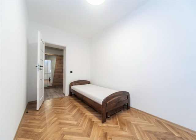 Mieszkanie 3-pokojowe Bielsko-Biała Śródmieście, ul. Bohaterów Warszawy. Zdjęcie 15