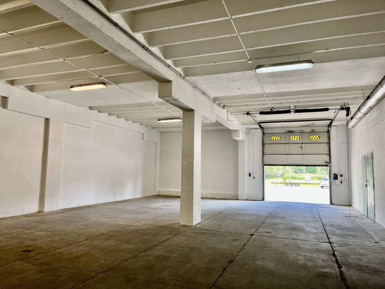 Hala/magazyn Pabianice, ul. gen. Stefana "Grota" Roweckiego. Zdjęcie 1