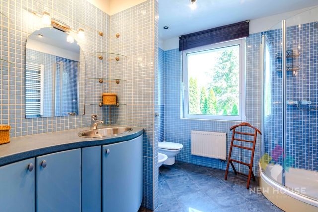 bliźniak, 9 pokoi Zalbki. Zdjęcie 17