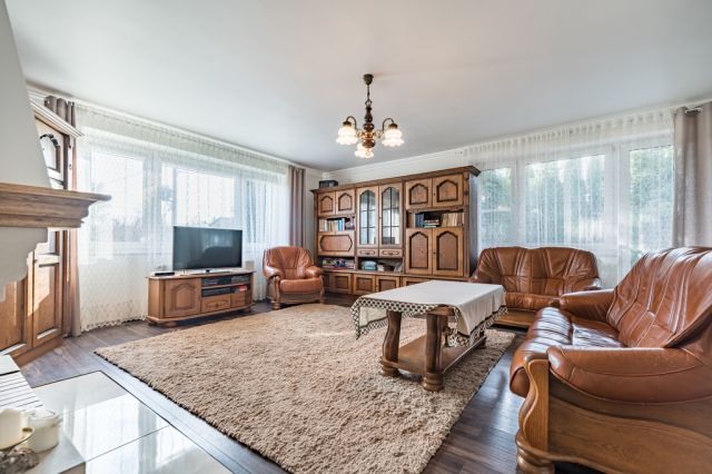 dom wolnostojący, 6 pokoi Strażów. Zdjęcie 3