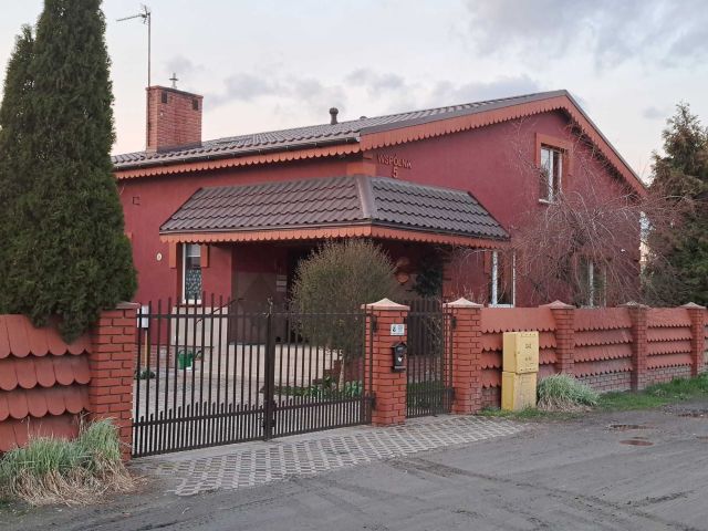 dom wolnostojący Kłodawa, ul. Wspólna. Zdjęcie 1