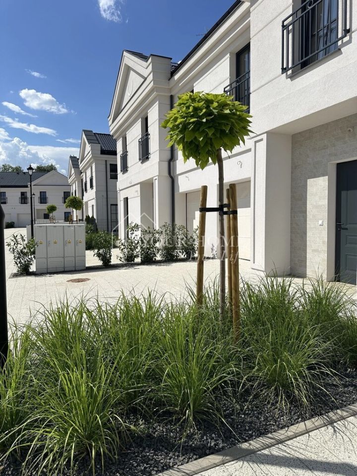 bliźniak, 5 pokoi Cesarzowice. Zdjęcie 1