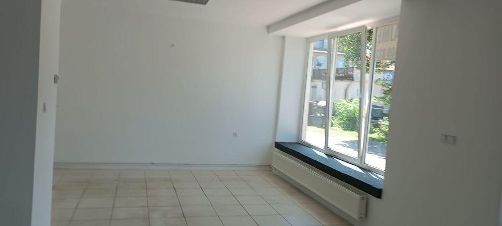 Lokal, 81 m²