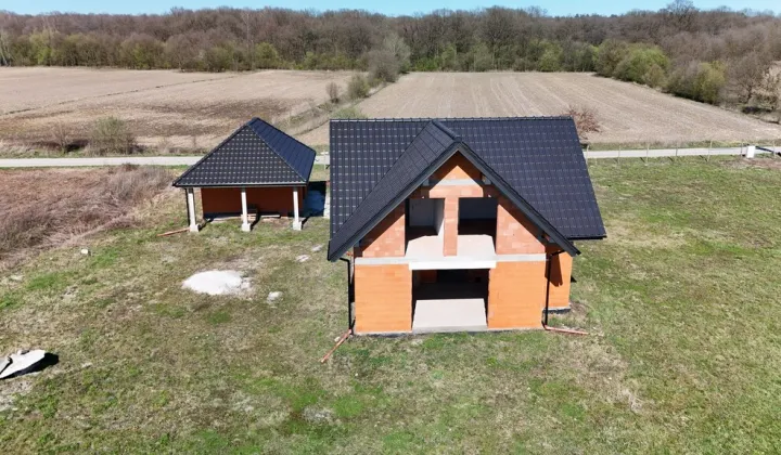 dom wolnostojący, 4 pokoje Wołowice