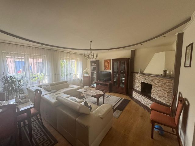 Mieszkanie 4-pokojowe Janów Lubelski. Zdjęcie 1