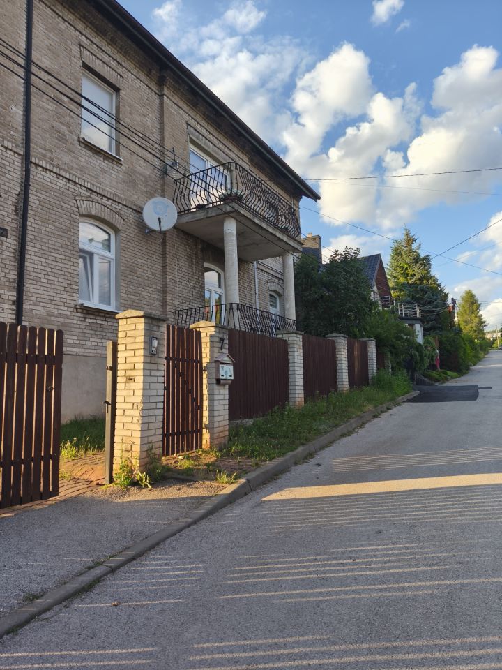dom wolnostojący, 7 pokoi Starachowice Centrum, ul. dr Włodzimierza Cyrkowicza. Zdjęcie 8
