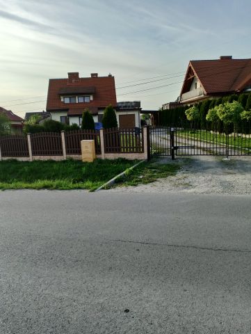 dom wolnostojący, 5 pokoi Brzeziny, Szkolna. Zdjęcie 1