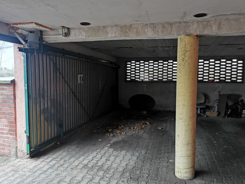 Garaż/miejsce parkingowe Tulce. Zdjęcie 1