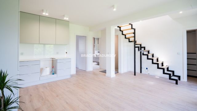 Mieszkanie 4-pokojowe Strumiany. Zdjęcie 3