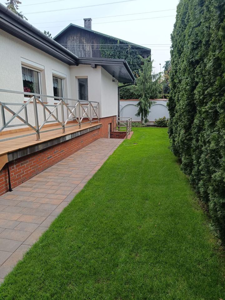 dom wolnostojący Łomianki Buraków, ul. Przełajowa. Zdjęcie 5