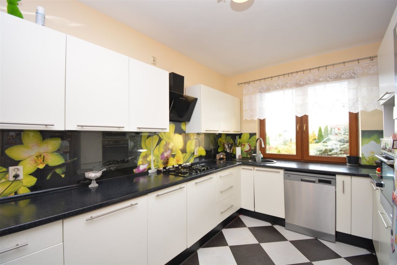 dom wolnostojący, 5 pokoi Bieliny. Zdjęcie 4