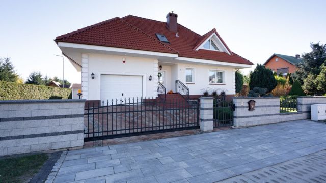 dom wolnostojący, 5 pokoi Czersk, ul. Henryka Sienkiewicza. Zdjęcie 2
