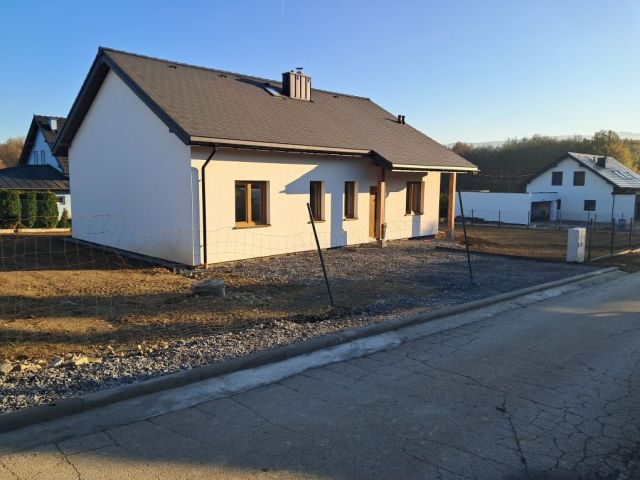 dom wolnostojący, 3 pokoje Pisarzowice, ul. Kęcki Las. Zdjęcie 1