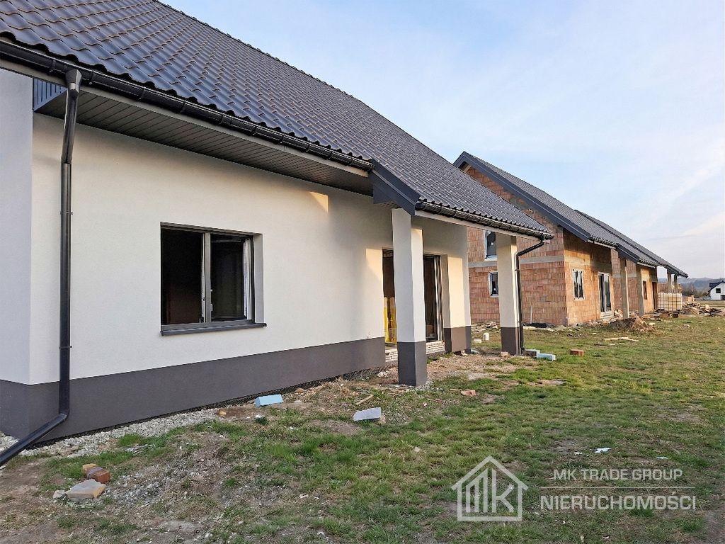 dom wolnostojący, 5 pokoi Kłaj. Zdjęcie 3