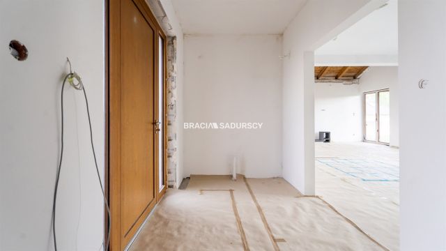 dom wolnostojący, 5 pokoi Tomice, ul. Czarny Las. Zdjęcie 16