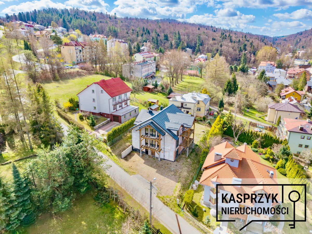 dom wolnostojący, 11 pokoi Iwonicz-Zdrój, ul. Kwiatowa. Zdjęcie 15