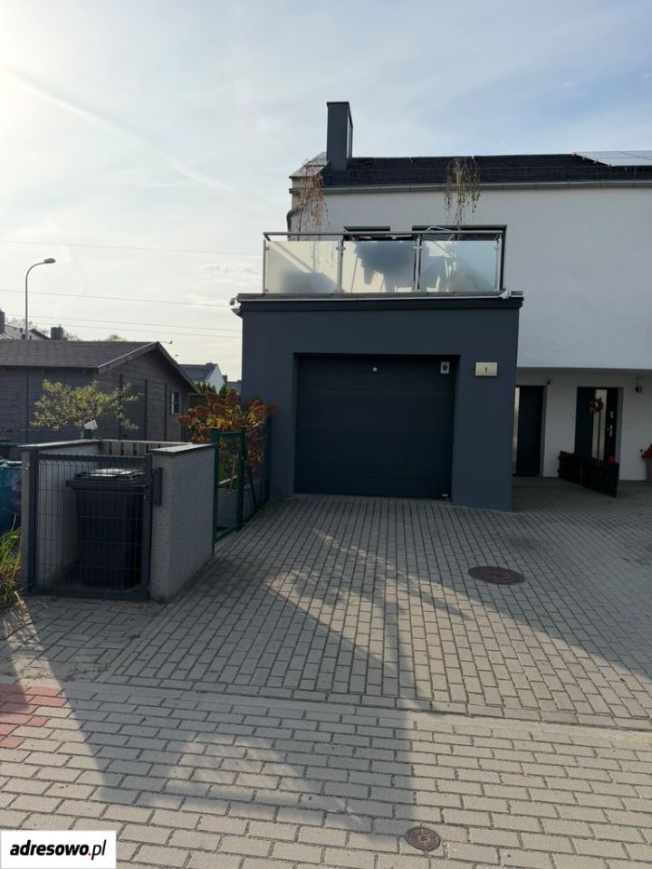 bliźniak, 4 pokoje Sady, ul. Winogronowa. Zdjęcie 1
