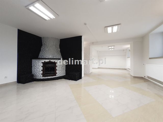 Lokal Lesko, pl. Konstytucji 3 Maja. Zdjęcie 7