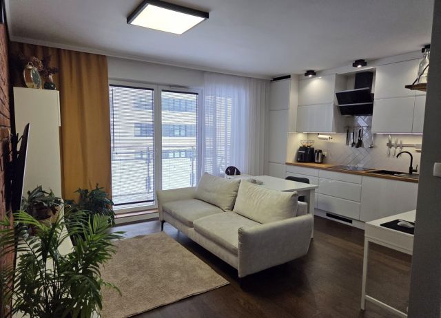 Mieszkanie 3-pokojowe Reda Centrum, ul. Morska. Zdjęcie 1