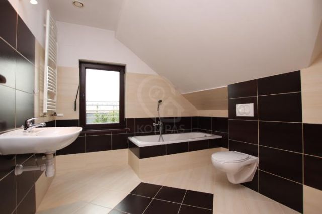 bliźniak, 6 pokoi Karwiany. Zdjęcie 13