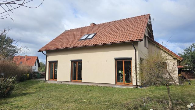 dom wolnostojący, 4 pokoje Osiek, ul. Długa. Zdjęcie 1