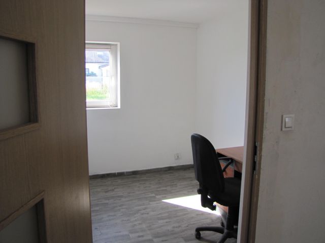 Hala/magazyn Sobiesiernie. Zdjęcie 7