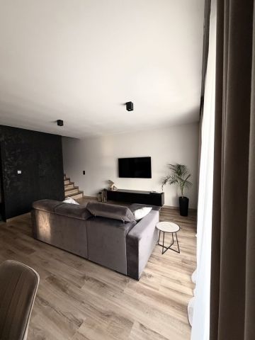 Mieszkanie 3-pokojowe Pabianice. Zdjęcie 1