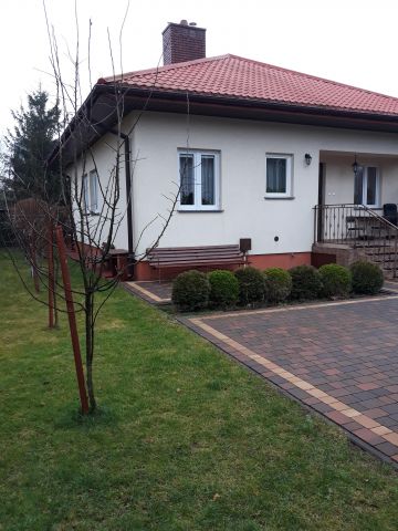 dom wolnostojący, 3 pokoje Jadwisin, ul. Wiśniowa. Zdjęcie 1