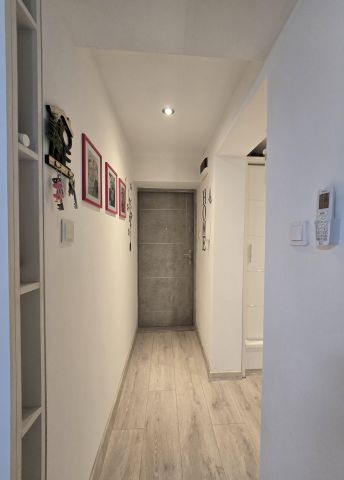 Mieszkanie 3-pokojowe Wałbrzych Biały Kamień, ul. Iwana Miczurina. Zdjęcie 1