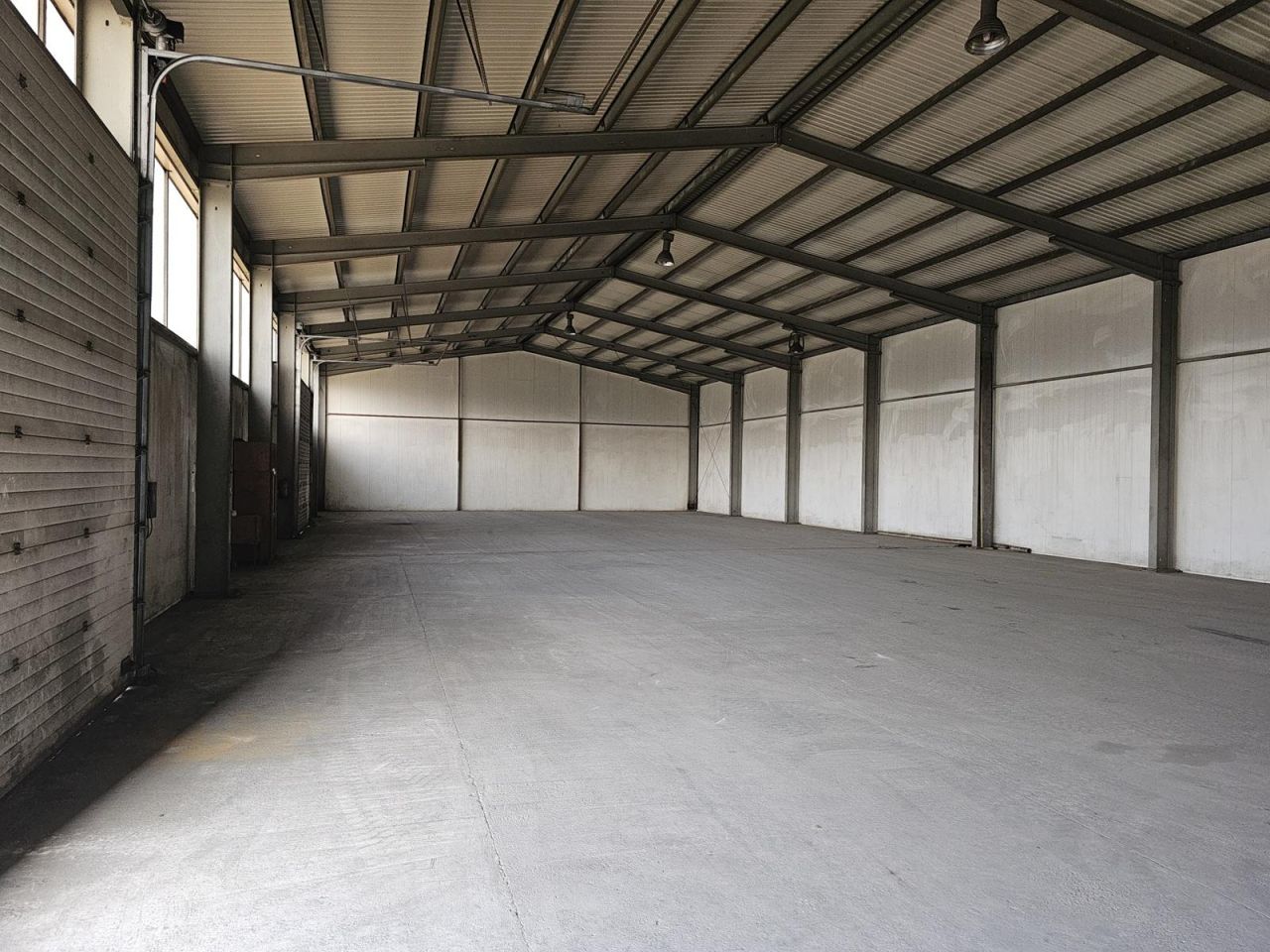 Hala/magazyn Odechów. Zdjęcie 6