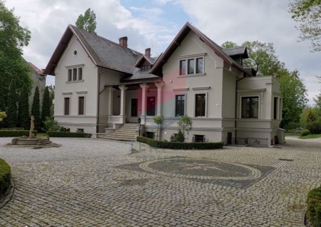 dom wolnostojący, 12 pokoi Wrocław Leśnica, ul. Jana Rubczaka. Zdjęcie 1