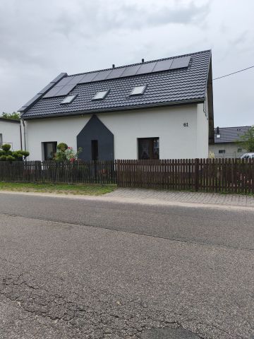 dom wolnostojący, 4 pokoje Strzebiń, ul. 1 Maja. Zdjęcie 1