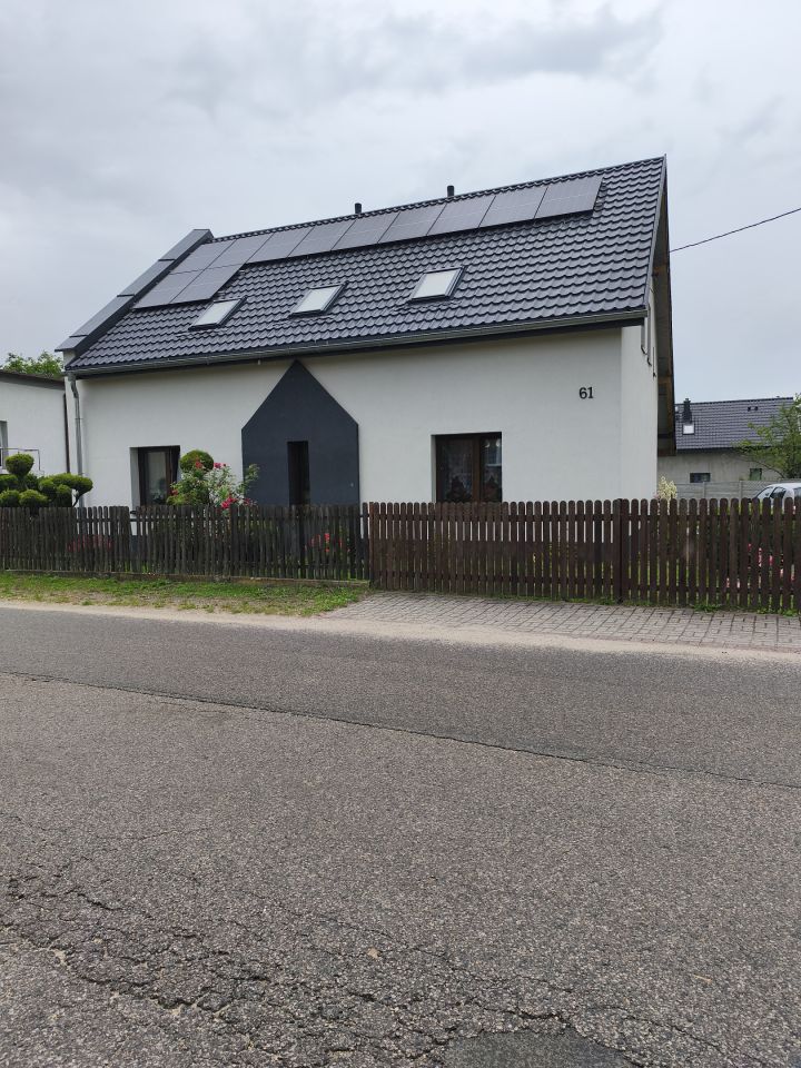 dom wolnostojący, 4 pokoje Strzebiń, ul. 1 Maja. Zdjęcie 1