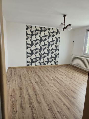 Mieszkanie 3-pokojowe Knurów. Zdjęcie 1