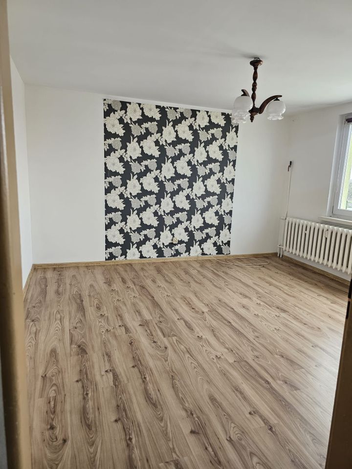 Mieszkanie 3-pokojowe Knurów. Zdjęcie 1