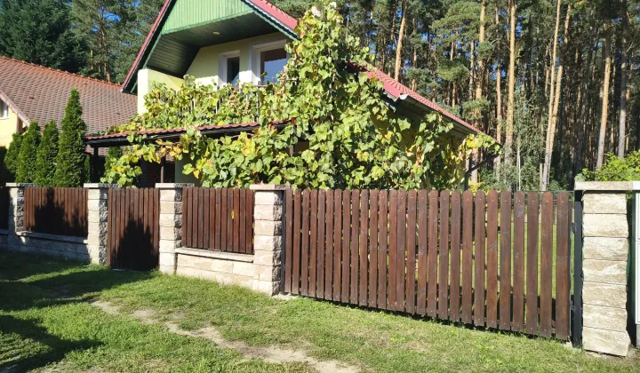 dom wolnostojący, 2 pokoje Jesiona Jesionka, os. Junior