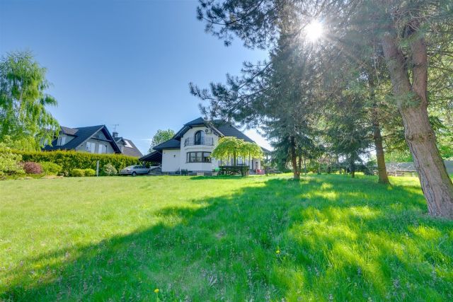 dom wolnostojący, 5 pokoi Pisarzowice. Zdjęcie 1