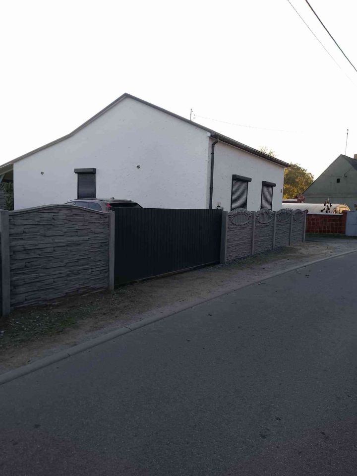 dom wolnostojący, 2 pokoje Łazy. Zdjęcie 1
