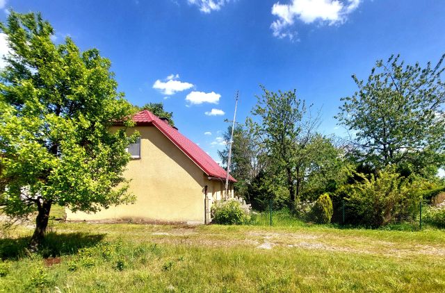 dom wolnostojący, 4 pokoje Brzeziny. Zdjęcie 1