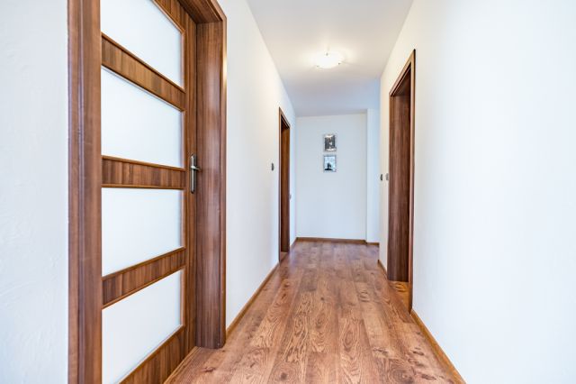 dom wolnostojący, 6 pokoi Strażów. Zdjęcie 12