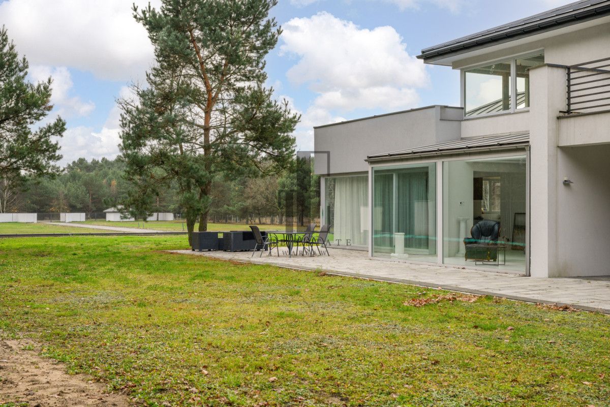 dom wolnostojący, 10 pokoi Famułki Brochowskie. Zdjęcie 23