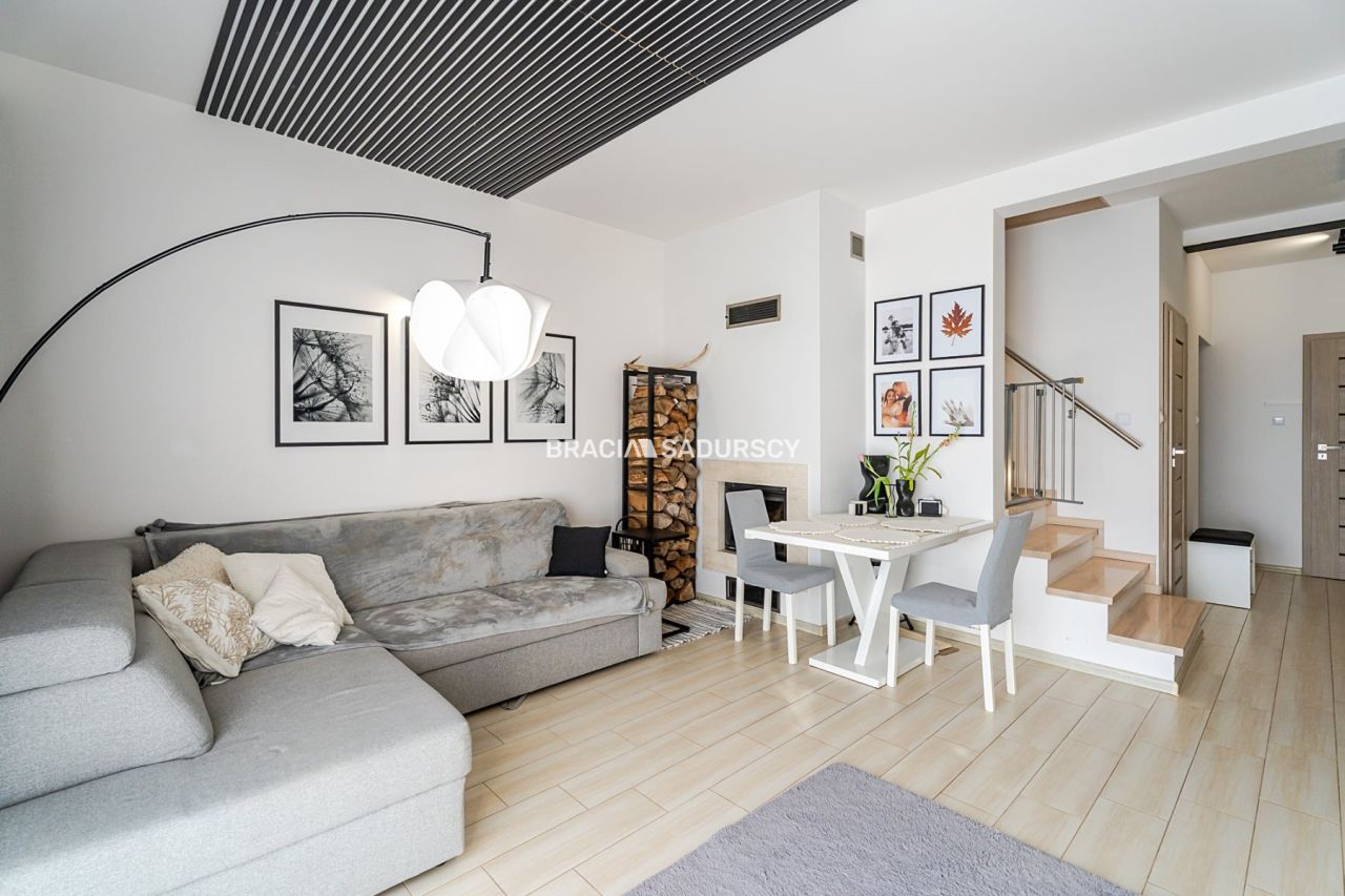 dom szeregowy, 4 pokoje Krzysztoforzyce, ul. Rozrywkowa. Zdjęcie 1