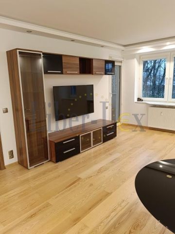 Mieszkanie 4-pokojowe Warszawa Praga-Południe, ul. Władysława Umińskiego. Zdjęcie 1