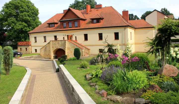 dworek, 11 pokoi Fałków