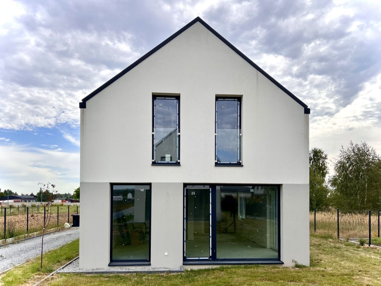 dom wolnostojący, 4 pokoje Mników. Zdjęcie 2