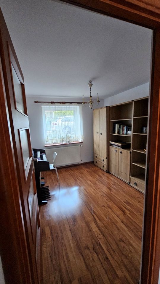 dom wolnostojący, 8 pokoi Wałbrzych Biały Kamień, ul. gen. Józefa Bema. Zdjęcie 18