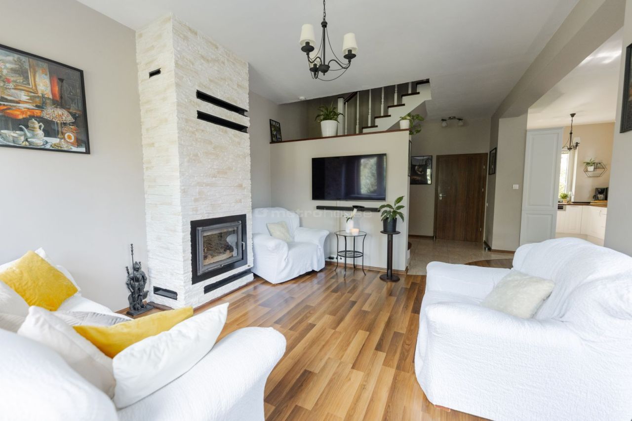 dom wolnostojący, 5 pokoi Stare Załubice. Zdjęcie 3