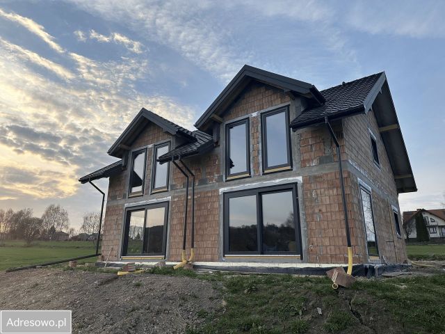 bliźniak, 5 pokoi Trąbki. Zdjęcie 1