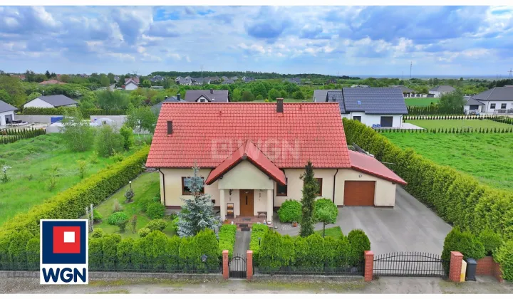 dom wolnostojący, 5 pokoi Wawrów, ul. Sadowa